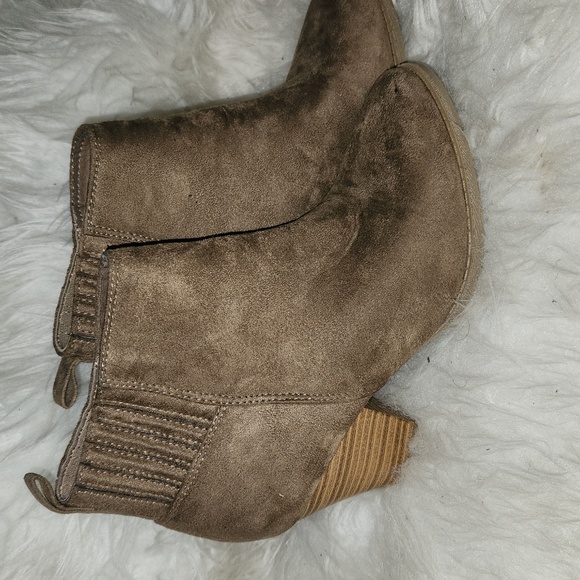 Suede Booties size 5.5 - Picture 1 of 2
